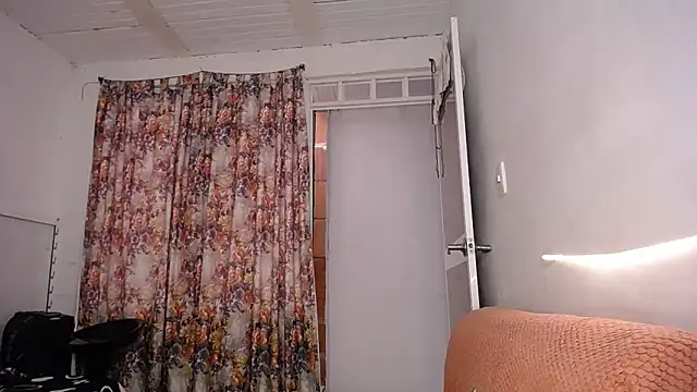 Snapshot of yselahot chatting on October 11, 2025, 4:16 pm yselahot online show from October 11, 2025, 4:16 pm