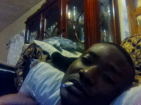 Snapshot of LookingLover34 chatting on December 15, 2025, 11:42 pm LookingLover34 online show from December 15, 2025, 11:42 pm