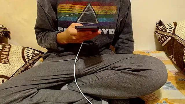 Alexdelarge323 online show from November 28, 2025, 10:40 am