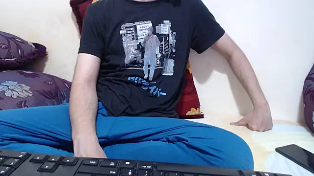 Alexdelarge323 online show from May 21, 2026, 2:57 pm