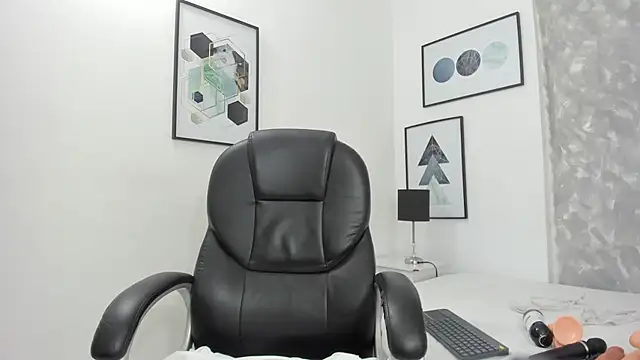 Tanisha  campbell online show from December 27, 2024, 4:10 pm