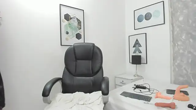 Tanisha  campbell online show from January 8, 2025, 1:52 pm