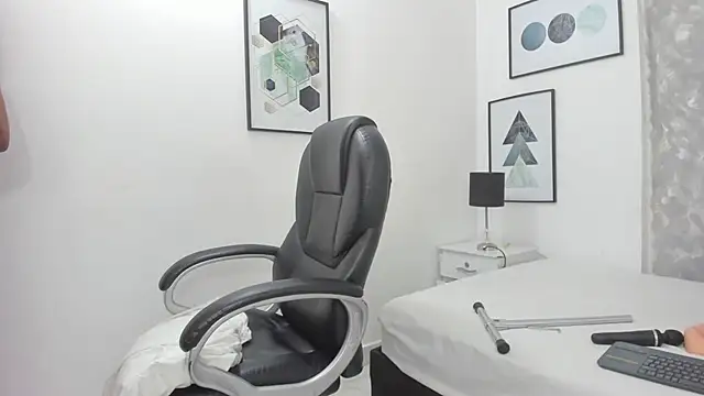 Tanisha  campbell online show from January 16, 2025, 1:04 pm