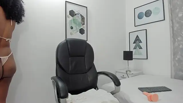 Tanisha  campbell online show from January 17, 2025, 12:52 pm