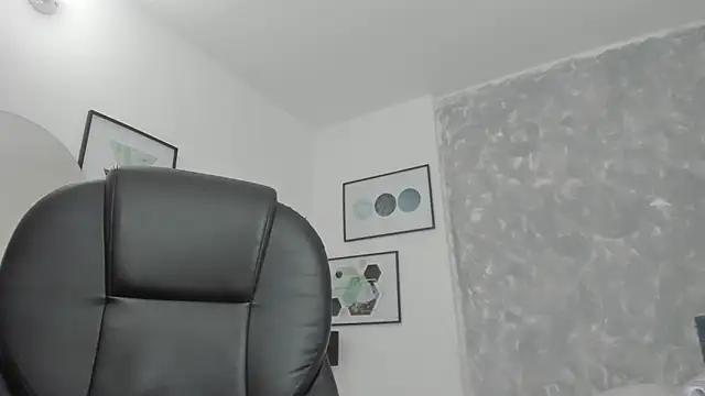 Tanisha  campbell online show from February 24, 2025, 4:26 pm