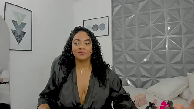 Tanisha  campbell online show from September 27, 2025, 12:43 pm