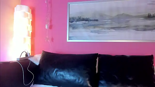 Tiffanysurez  online show from December 2, 2025, 9:54 pm