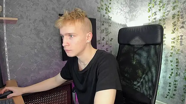 Snapshot of AlexxSweet chatting on January 5, 2025, 6:56 am AlexxSweet online show from January 5, 2025, 6:56 am