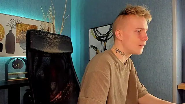 Snapshot of AlexxSweet chatting on March 8, 2025, 6:43 am AlexxSweet online show from March 8, 2025, 6:43 am