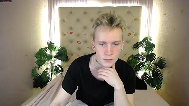 Snapshot of AlexxSweet chatting on March 23, 2025, 5:10 am AlexxSweet online show from March 23, 2025, 5:10 am