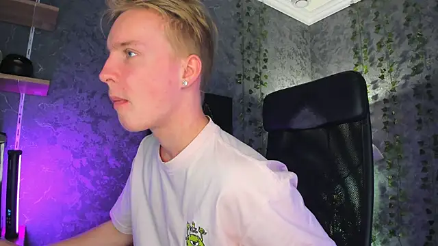 Snapshot of AlexxSweet chatting on October 18, 2025, 6:26 am AlexxSweet online show from October 18, 2025, 6:26 am