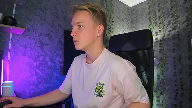 Snapshot of AlexxSweet chatting on October 19, 2025, 6:47 am AlexxSweet online show from October 19, 2025, 6:47 am