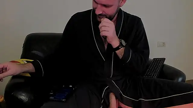 Snapshot of KingMalcom chatting on October 20, 2025, 4:29 pm KingMalcom online show from October 20, 2025, 4:29 pm