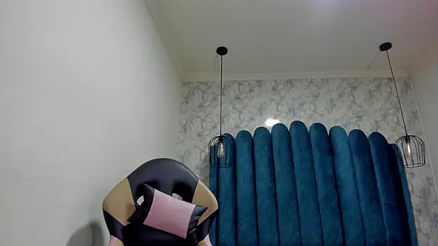 nalalye cruzz  online show from September 13, 2025, 3:06 am