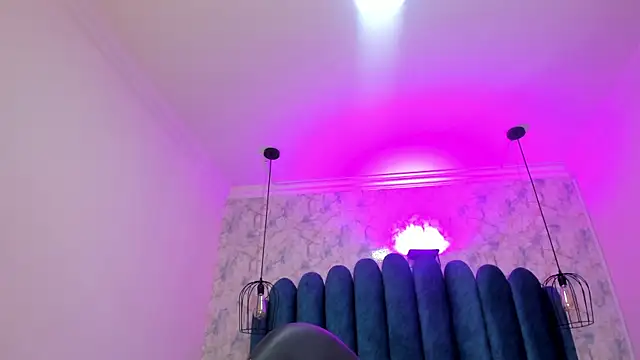 nalalye cruzz  online show from February 12, 2026, 2:39 am