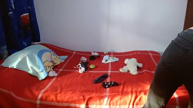 clarisse69 online show from April 27, 2026, 9:35 pm