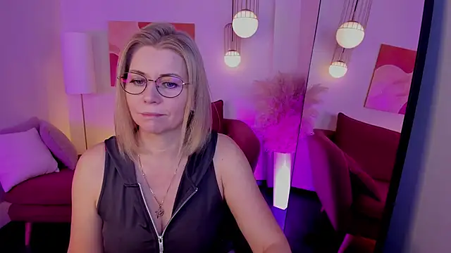 Annie Light online show from November 25, 2025, 5:51 am