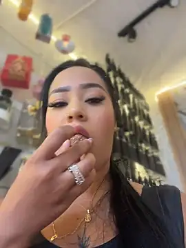 Luisa Fernandaa online show from July 12, 2026, 4:09 pm