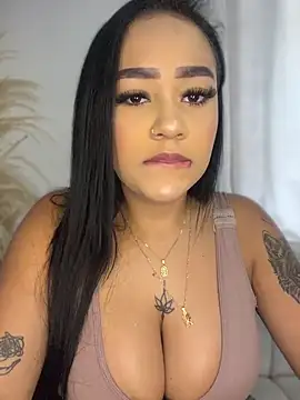Luisa Fernandaa online show from July 19, 2026, 9:51 pm