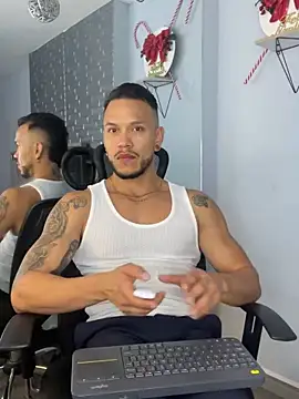 ARON TAYLER01 online show from December 24, 2024, 3:58 pm