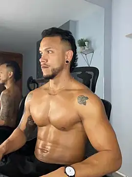 ARON TAYLER01 online show from March 4, 2025, 12:33 pm