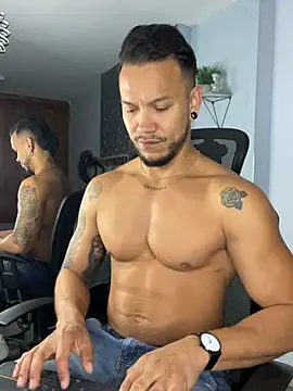 ARON TAYLER01 online show from March 5, 2025, 12:33 pm