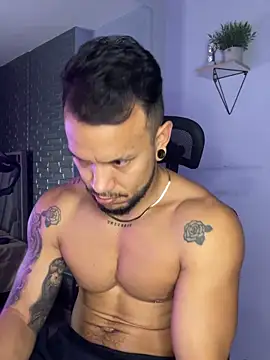 ARON TAYLER01 online show from October 3, 2025, 10:34 am