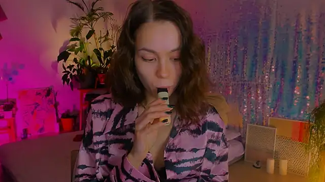 poli   online show from January 7, 2025, 9:14 pm