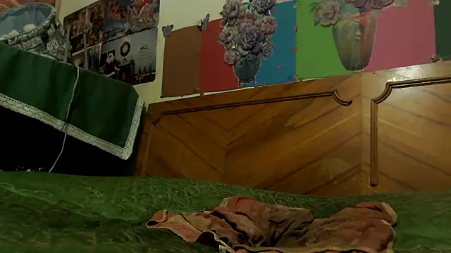 EllyseJenner online show from October 22, 2025, 5:24 pm