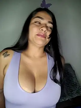 Snapshot of alison_villalobo chatting on November 6, 2025, 2:45 am alison villalobo online show from November 6, 2025, 2:45 am