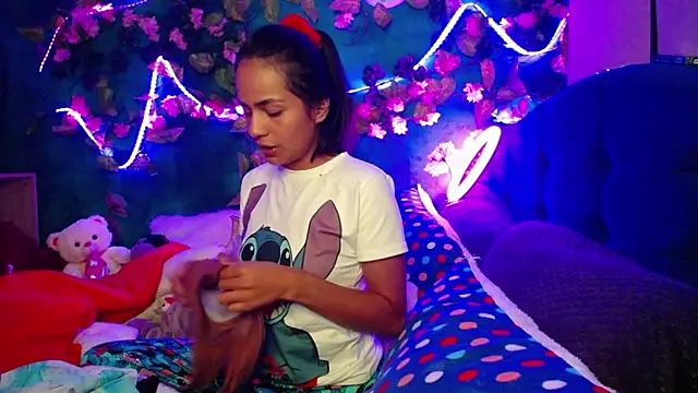 Samara Beltran online show from December 23, 2024, 8:44 am