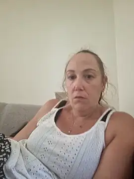 Wisie Cutie online show from September 19, 2025, 3:45 pm