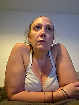 Wisie Cutie online show from March 13, 2026, 8:37 pm