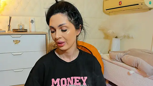 naughtycleo online show from April 9, 2026, 3:39 am