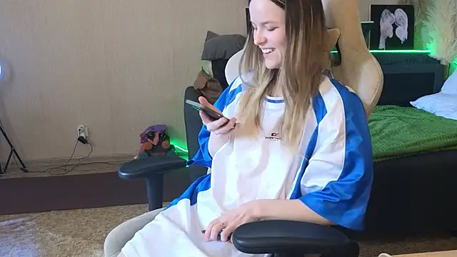 Nate   online show from April 18, 2026, 3:32 am