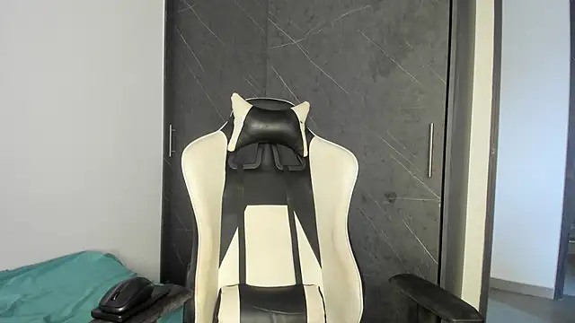 Snapshot of chloe_ebony_ chatting on November 16, 2025, 7:52 pm chloe ebony online show from November 16, 2025, 7:52 pm