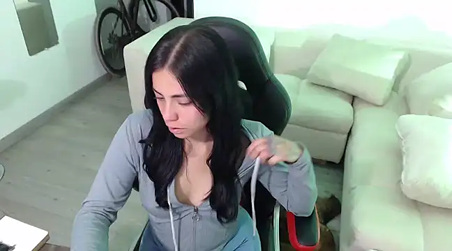 Snapshot of i_am_nina_ chatting on January 6, 2025, 2:58 am i am nina online show from January 6, 2025, 2:58 am