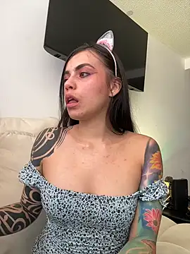 i am nina  online show from December 3, 2025, 8:07 pm