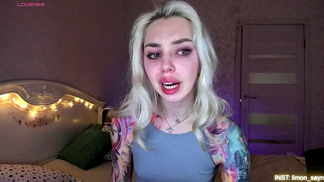 LillyMoure  online show from June 2, 2026, 11:40 pm