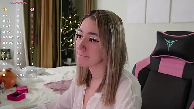 Snapshot of Fiona-Love chatting on December 20, 2025, 5:20 pm Fiona-Love online show from December 20, 2025, 5:20 pm