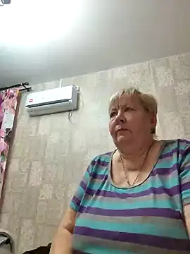Snapshot of EffectFiona chatting on February 7, 2025, 1:11 pm EffectFiona online show from February 7, 2025, 1:11 pm