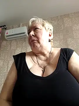 Snapshot of EffectFiona chatting on February 8, 2025, 10:50 am EffectFiona online show from February 8, 2025, 10:50 am