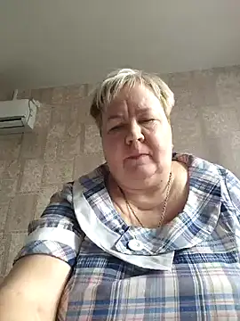 Snapshot of EffectFiona chatting on March 16, 2025, 12:00 pm EffectFiona online show from March 16, 2025, 12:00 pm