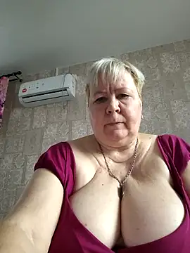 EffectFiona online show from November 11, 2025, 4:23 am