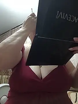 EffectFiona online show from April 8, 2026, 10:43 pm