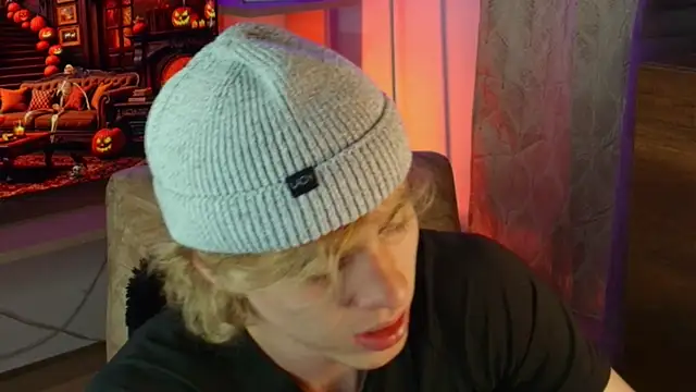 Snapshot of dimitri_tv chatting on November 1, 2025, 12:45 am dimitri tv online show from November 1, 2025, 12:45 am