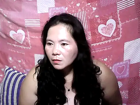 Cutehornywetmom online show from June 7, 2026, 2:32 pm