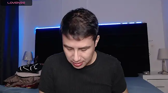 andrewmhilton  online show from March 4, 2025, 1:23 am