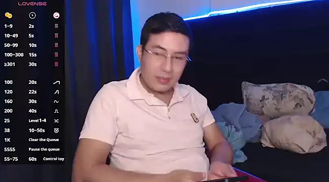 andrewmhilton  online show from March 12, 2025, 1:47 am