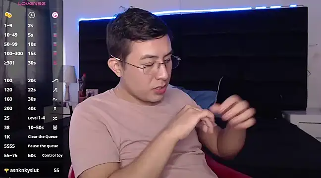 andrewmhilton  online show from March 21, 2025, 9:34 pm